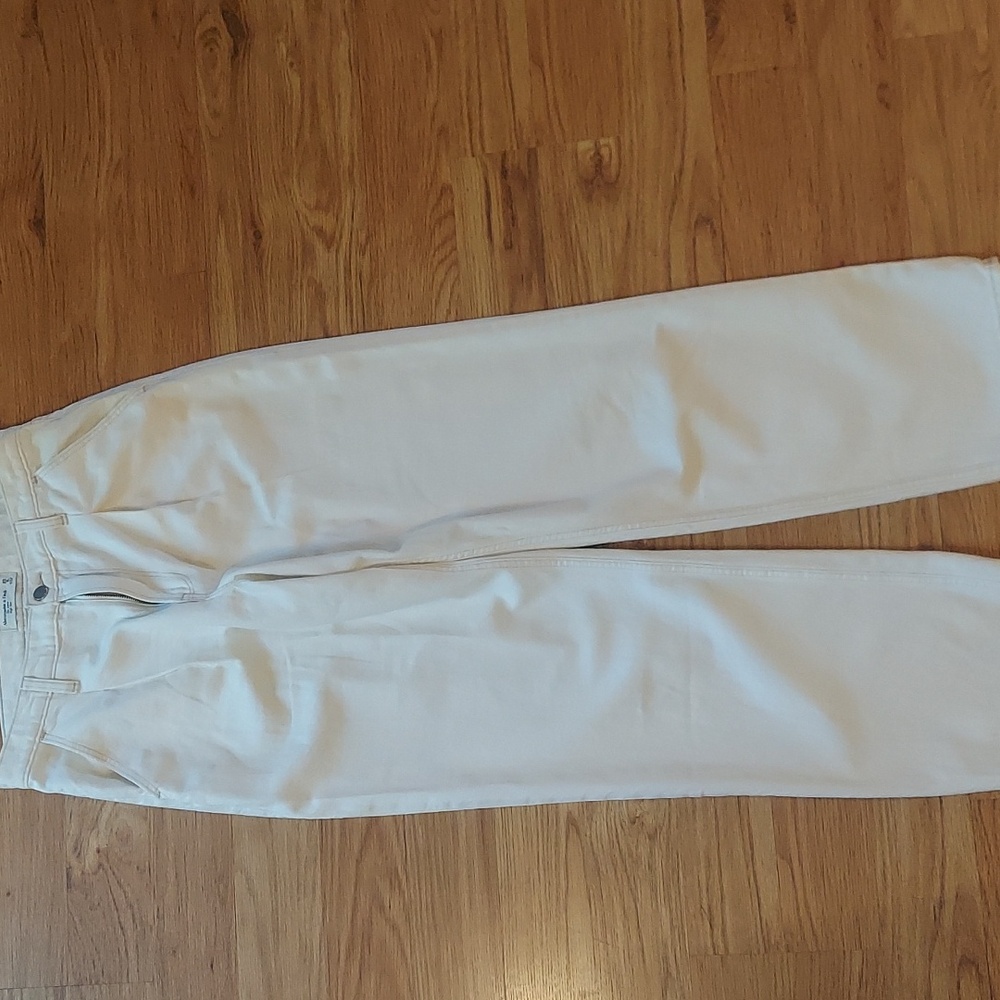 Abercrombie & Fitch High-Rise Straight Leg Jeans in Off-White
